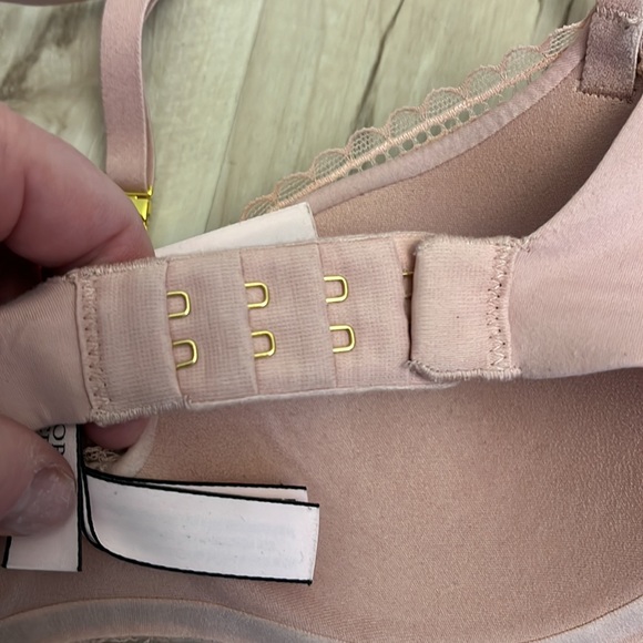 Victoria’s Scret Bra - Picture 4 of 5